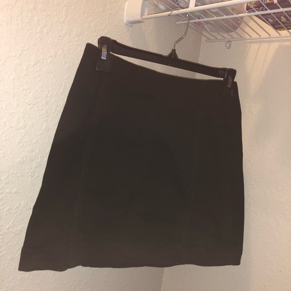 Black skirt - Picture 2 of 3